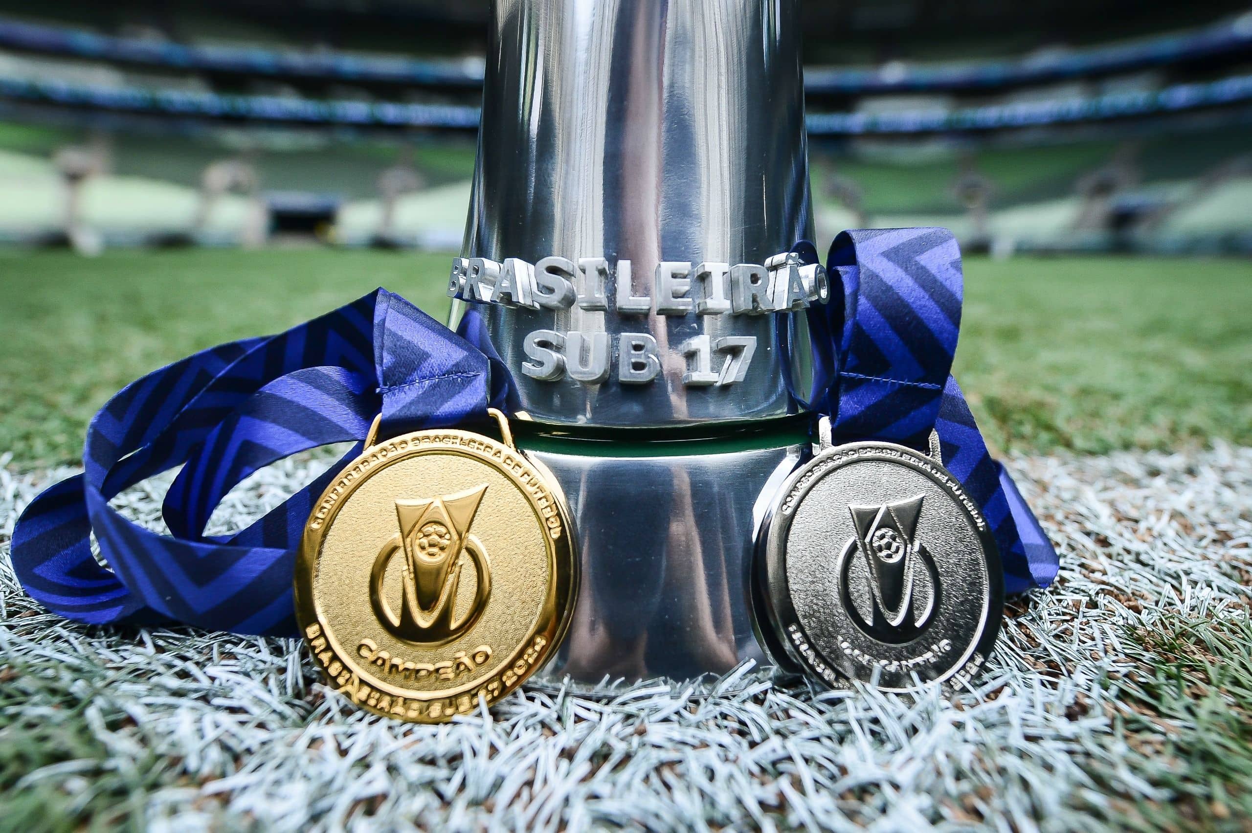 Medalhas e troféu do Brasileirão Sub-17 2024