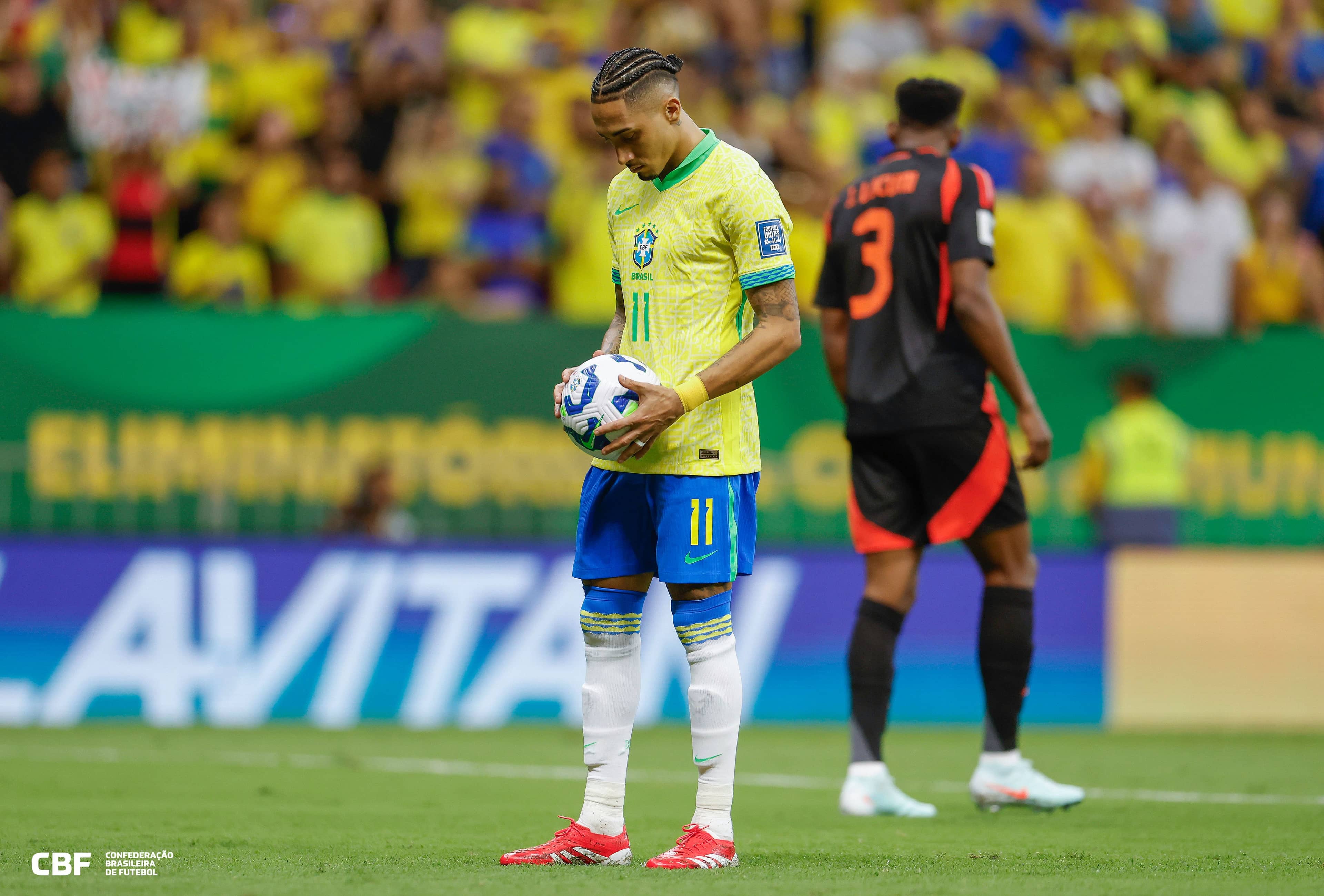 Raphinha fez o primeiro gol da vitória brasileira contra a Colômbia
