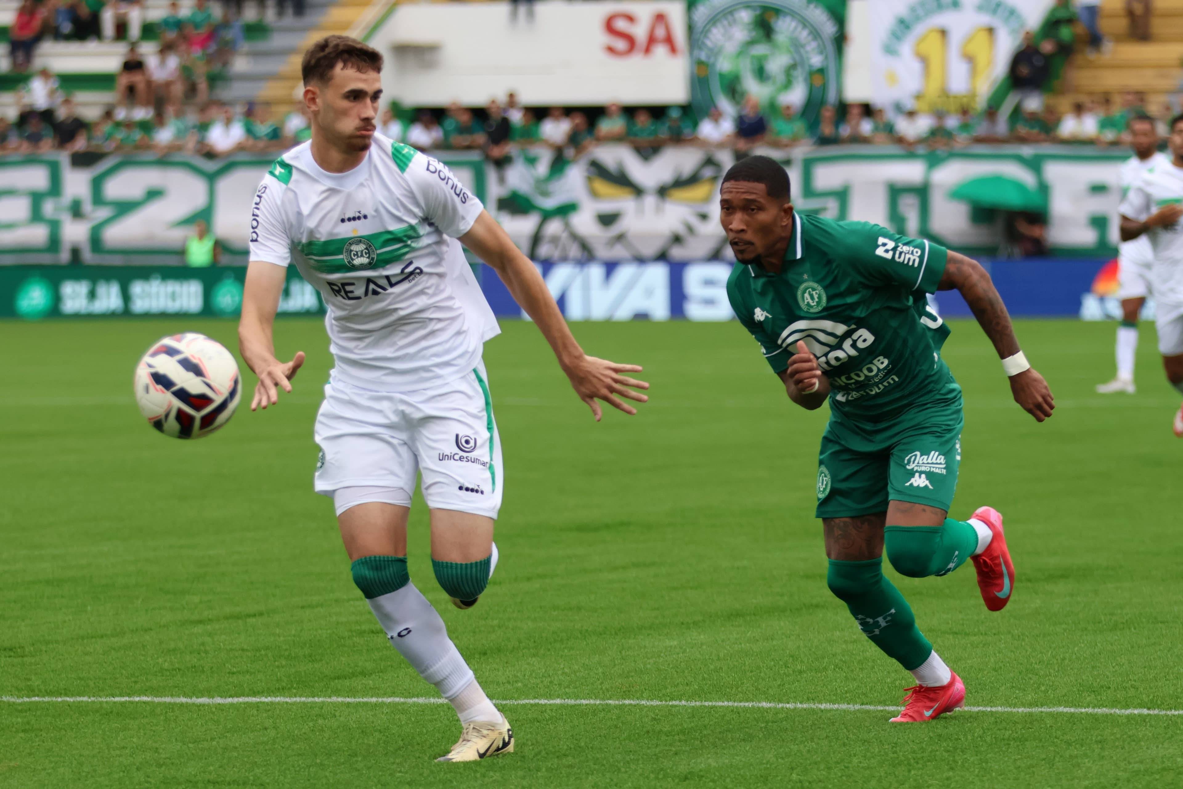 Coritiba e Chapecoense se encontram no Couto Pereira