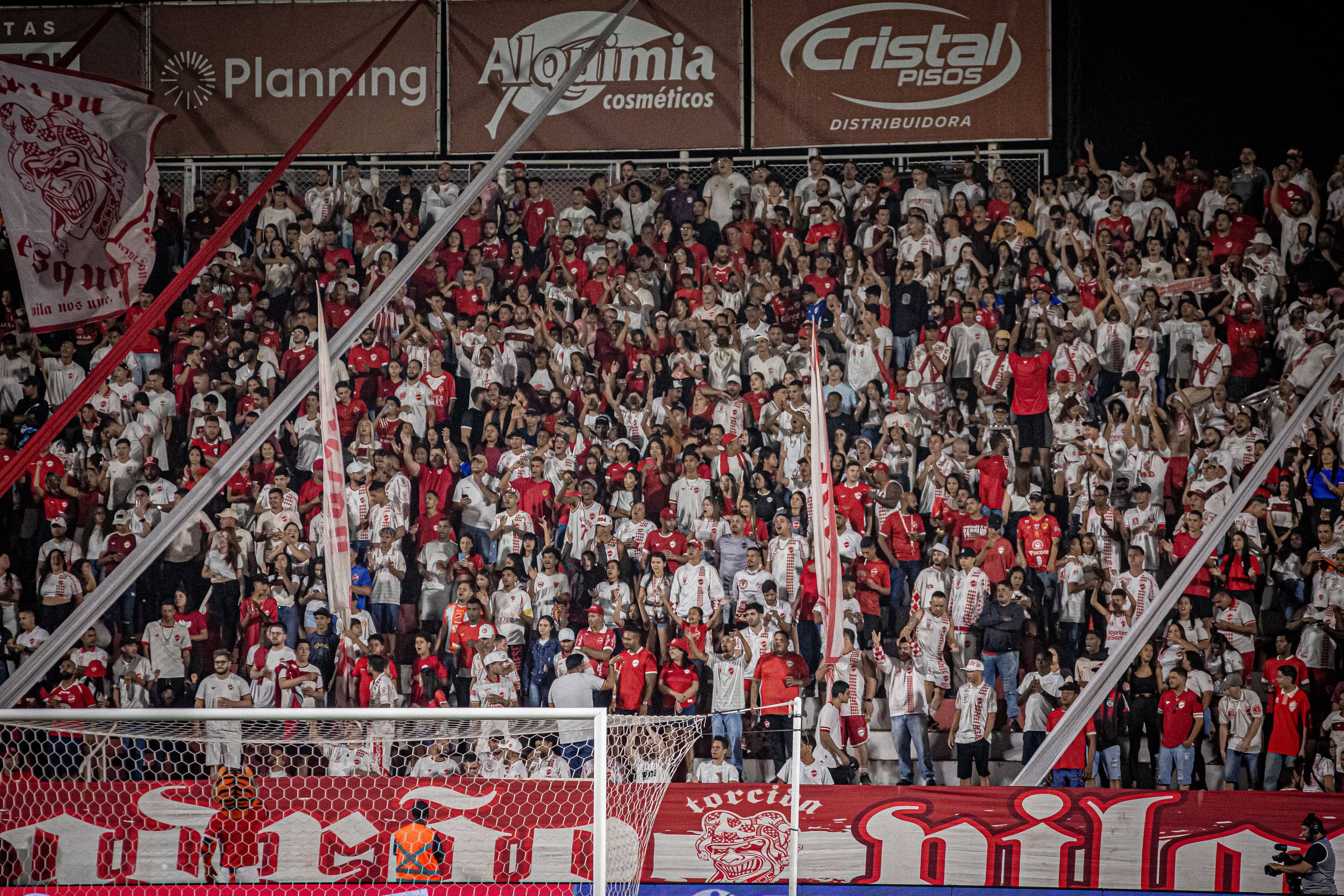 Torcida do Vila nova marcou presença em duelo da Série B