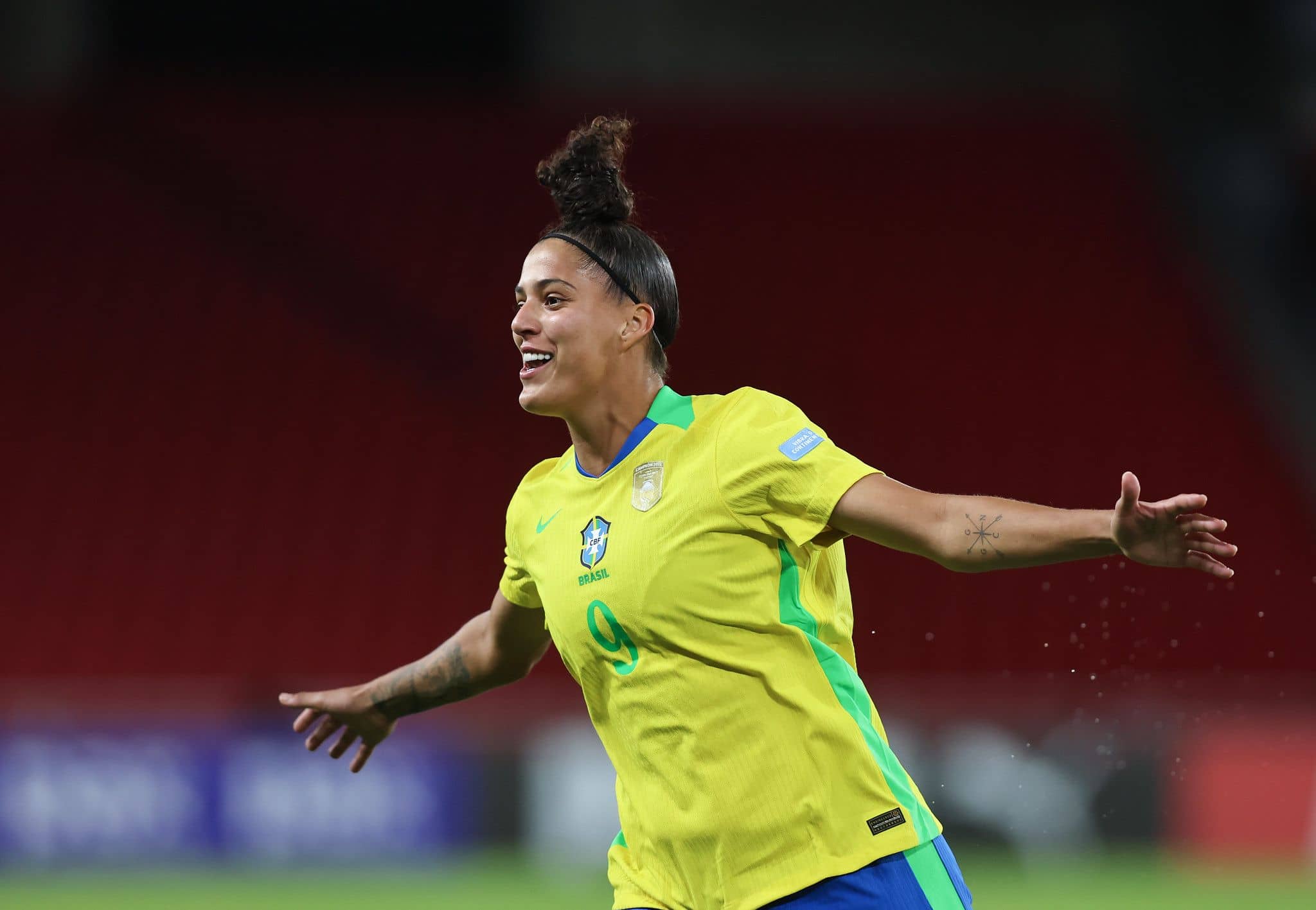Amanda Gutierres abriu o placar da goleada que levou o Brasil à 10ª final de Copa América