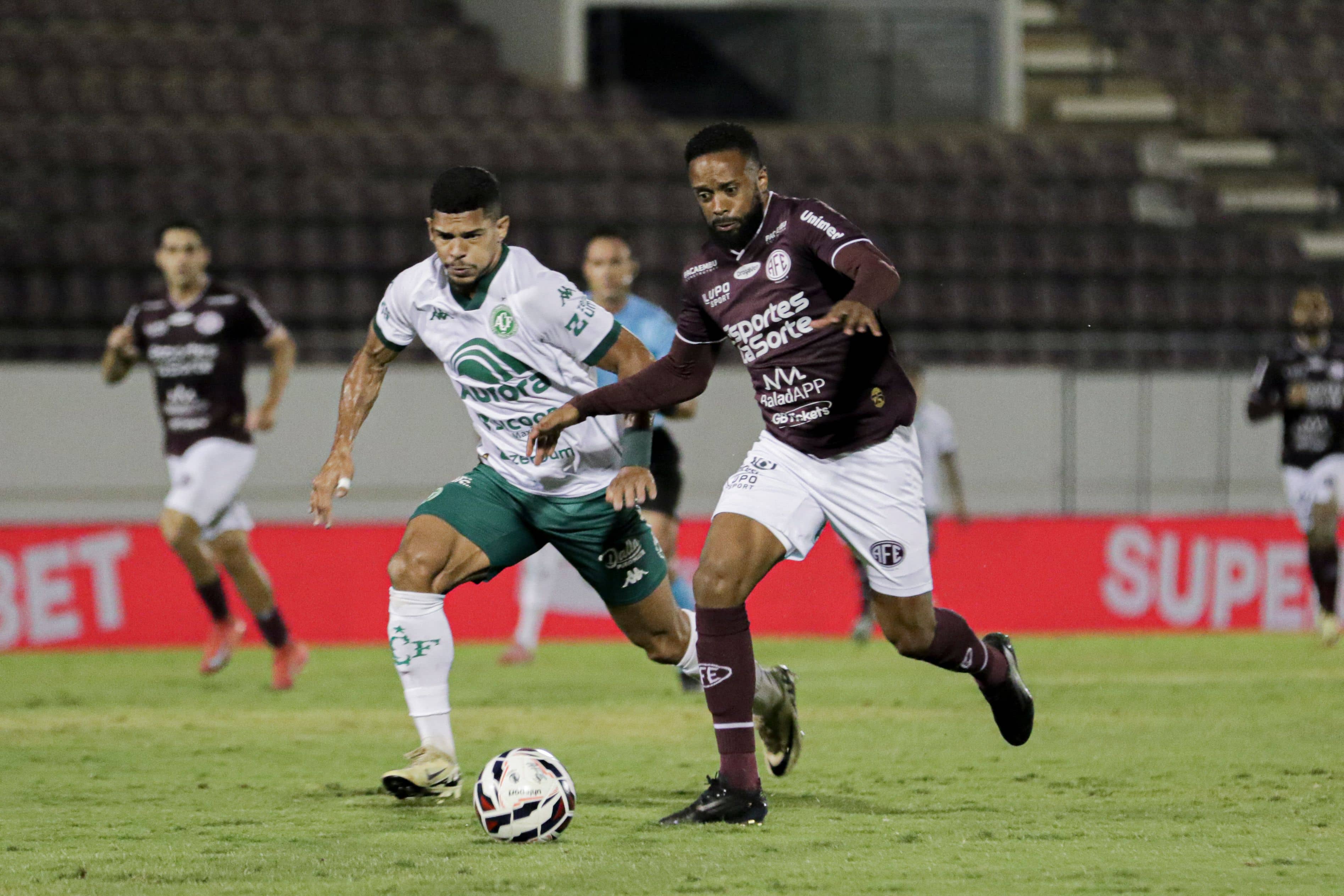 Chapecoense derrotou a Ferroviária na Arena Fonte Luminosa