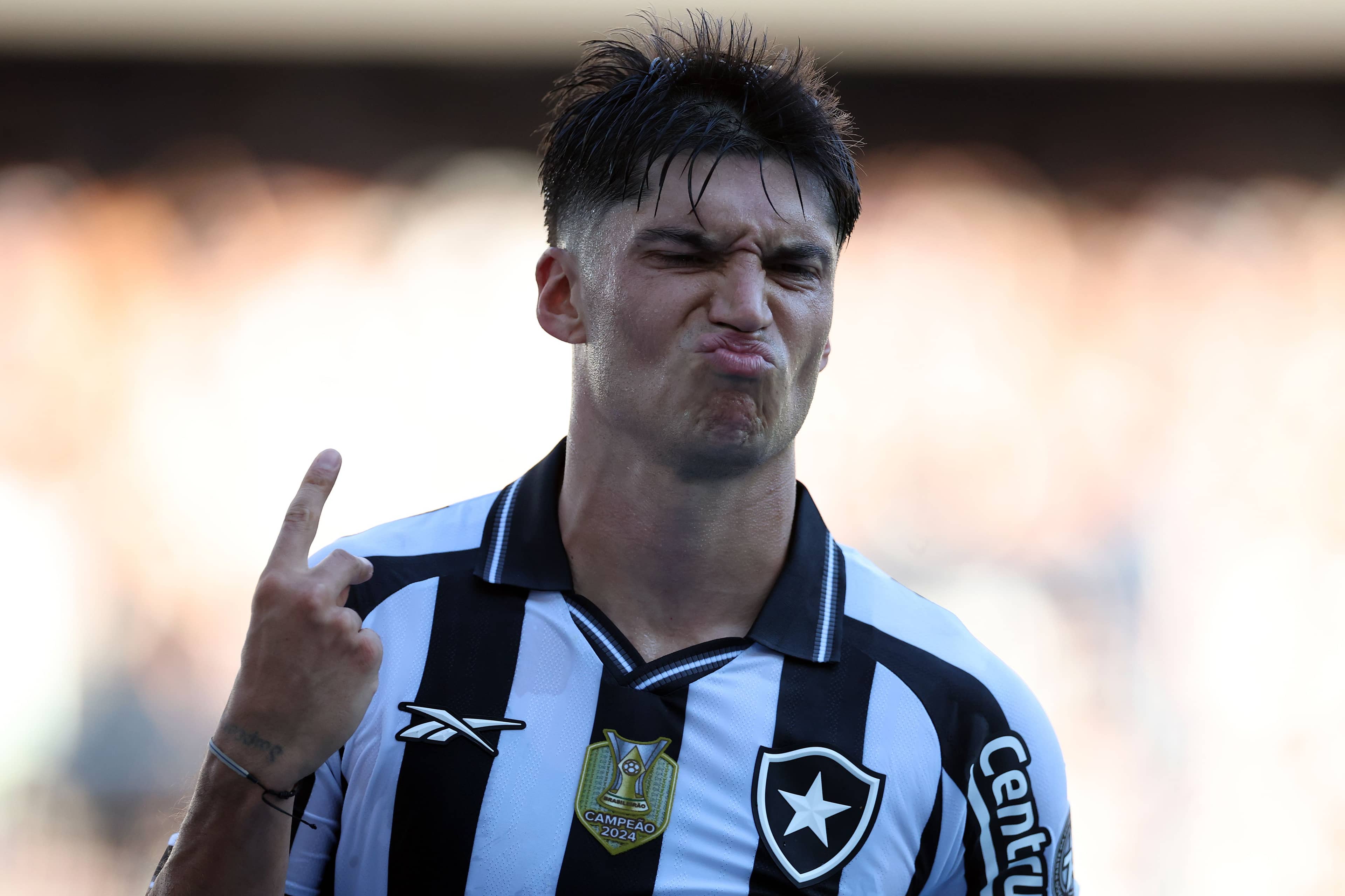 Joaquin Correa fez o primeiro gol do Botafogo contra o Santos aos 22 segundos de jogo