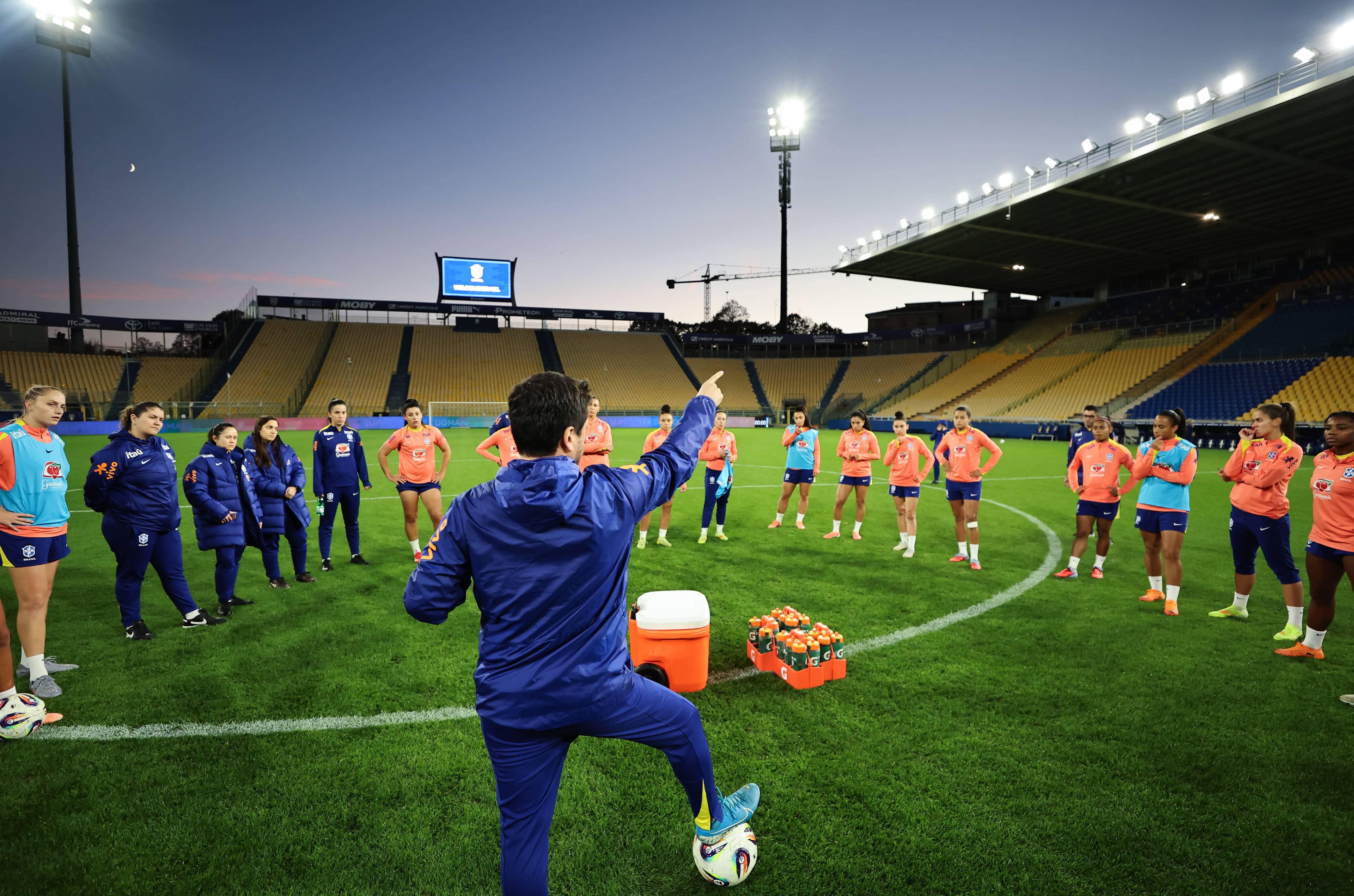 Seleção Feminina durante treino em Parma, na Itália