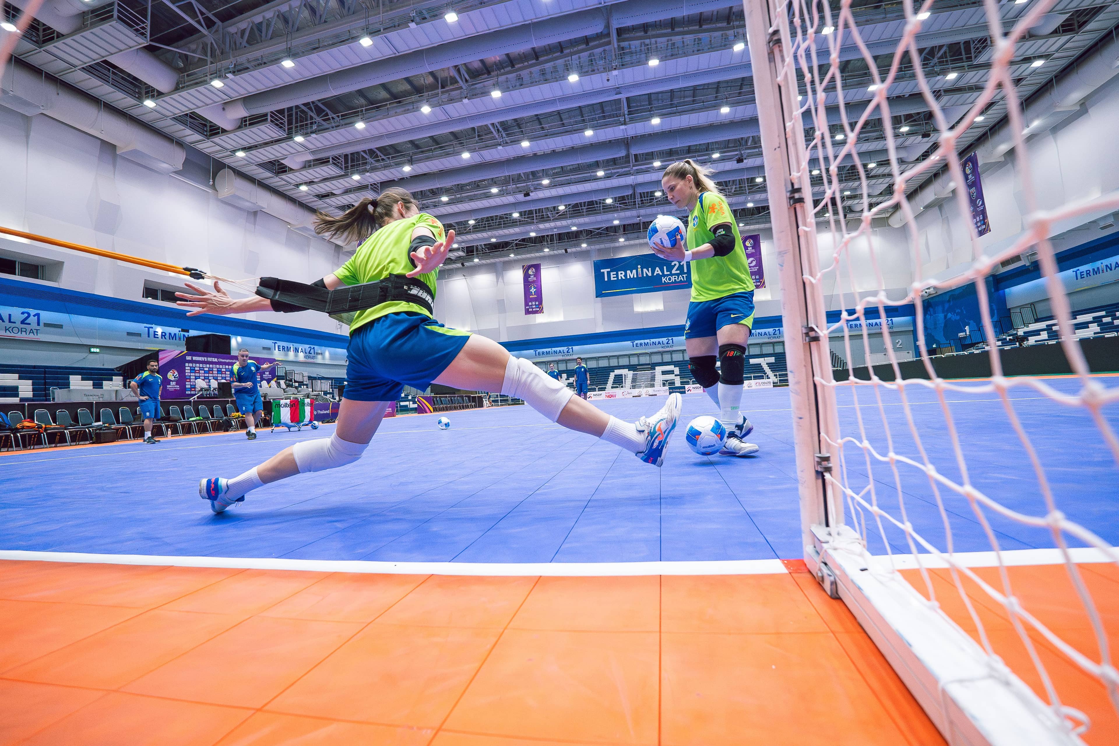 Julia e Bianca estão preparadas para estreia contra o Irã  neste domingo (23)