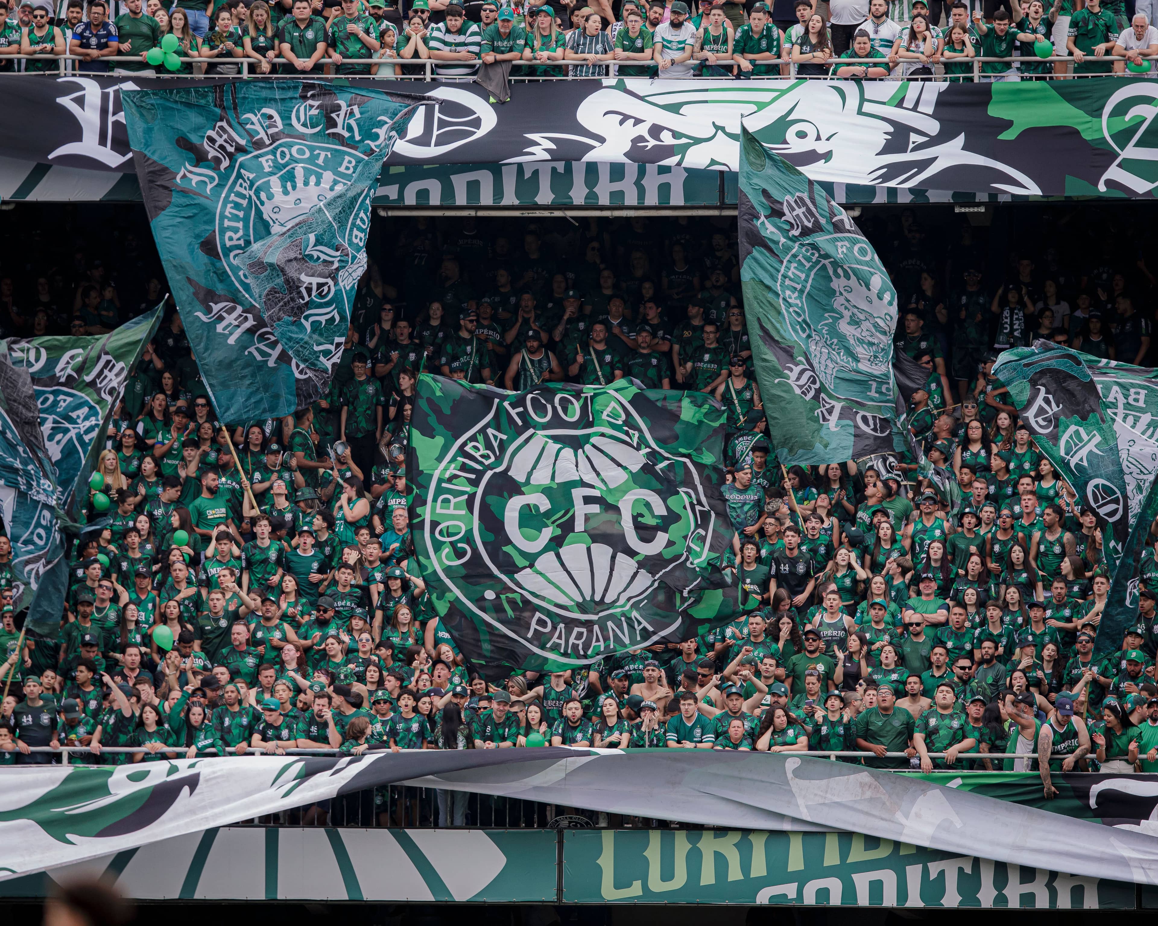 Torcida do Coritiba tem grandes chances de festejar o título da Série B neste domingo