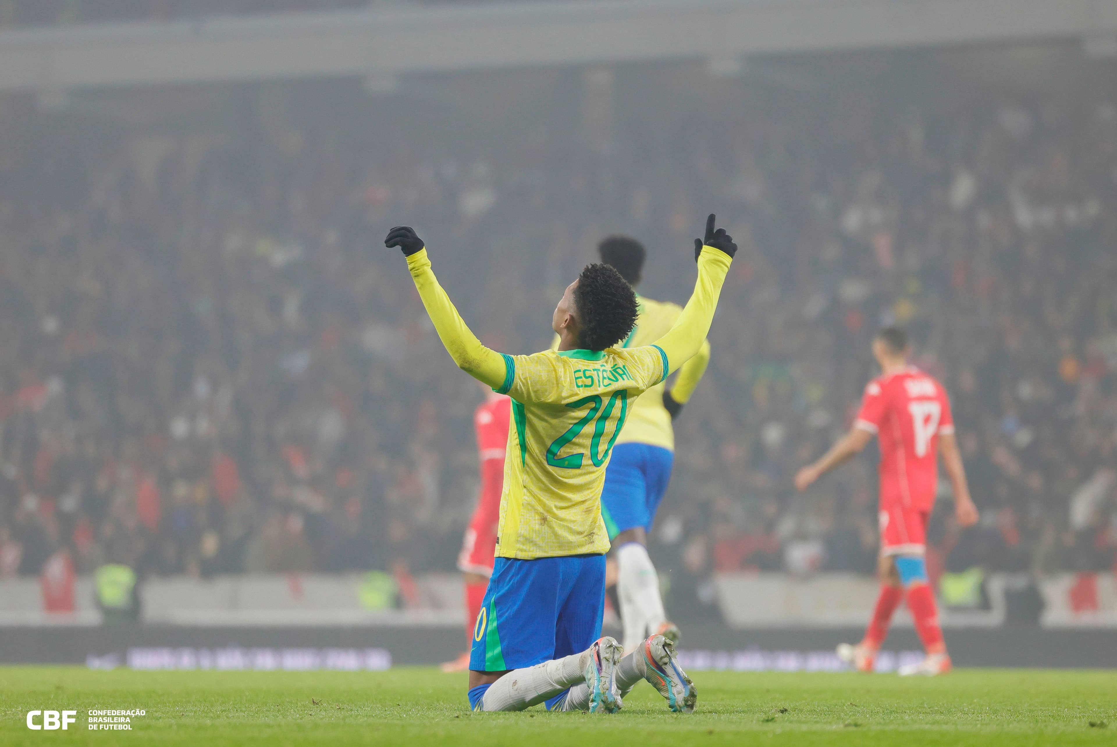 Estêvão comemora o gol do empate com a Tunísia