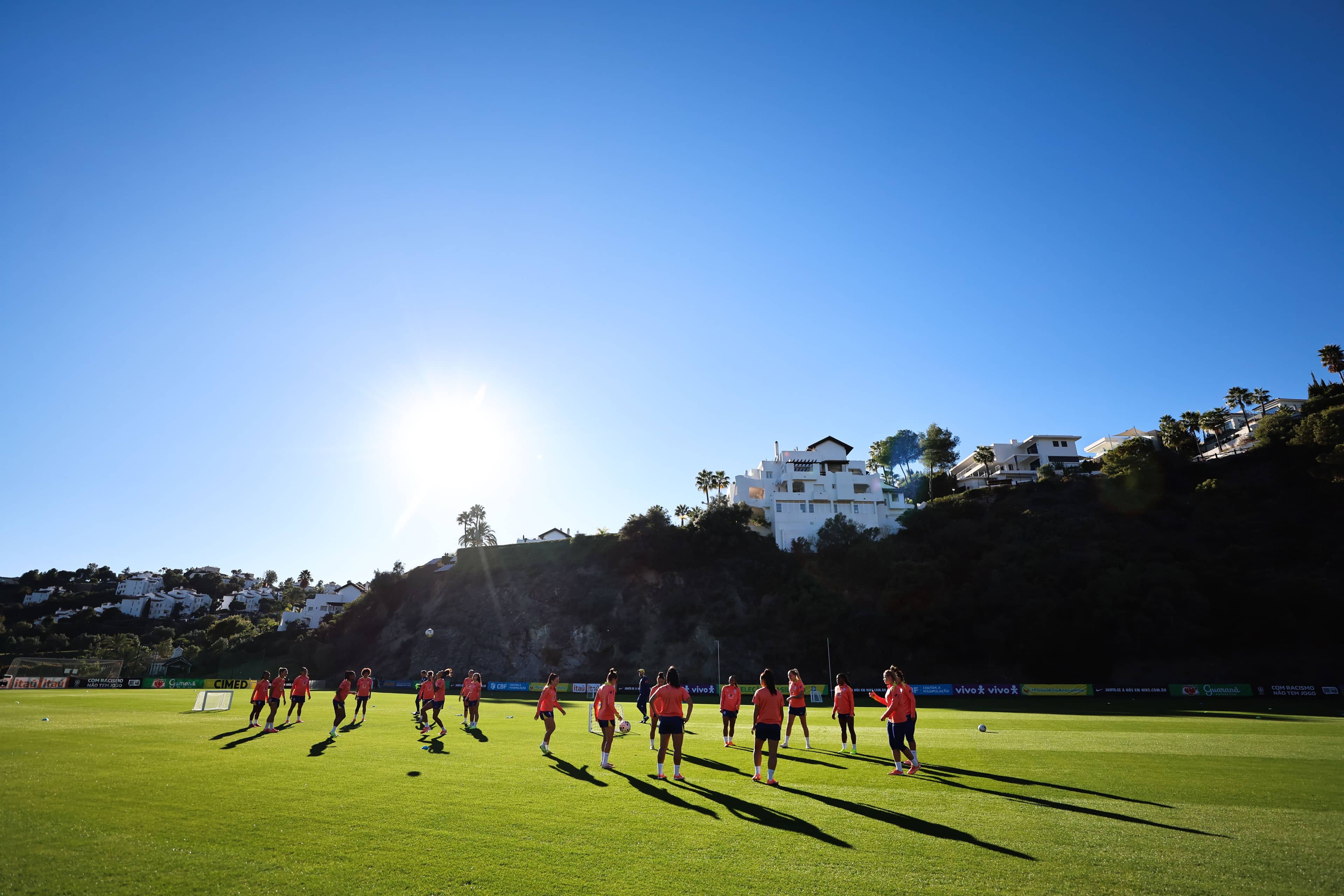 Seleção Brasileira durante treino na Espanha