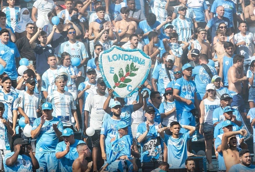 Torcedores do Londrina em festa: time vai para a próxima fase