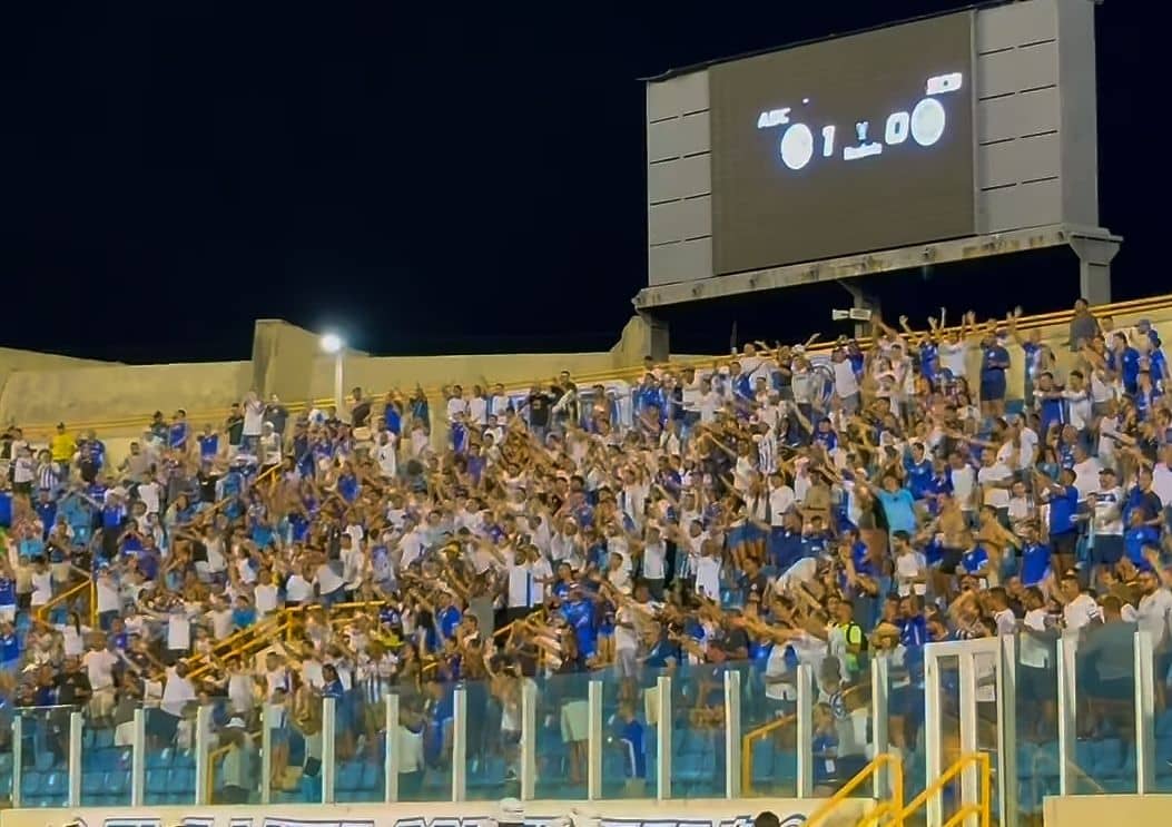 Torcida do Confiança prestigiou time contra o Bahia