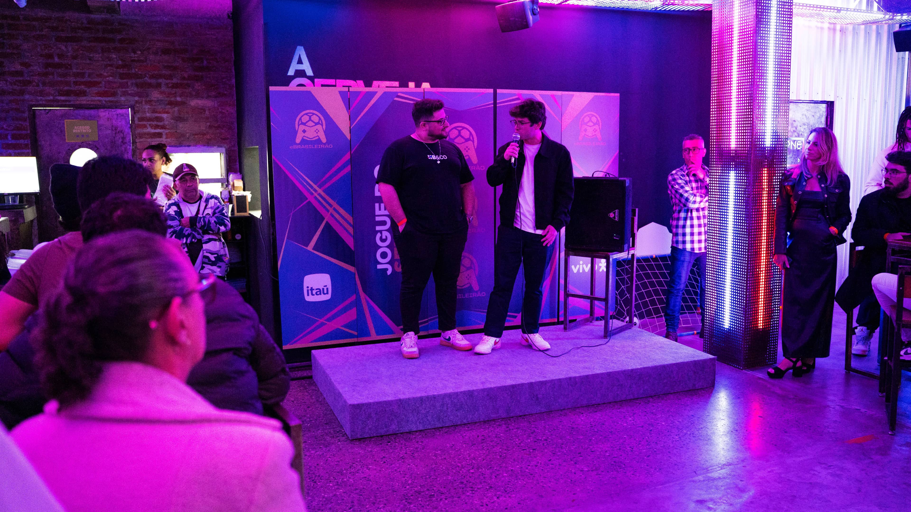 João Biggie, da HB&CO, e Felipe Feijó, da CBF, anunciam o lançamento do eBrasileirão 2025