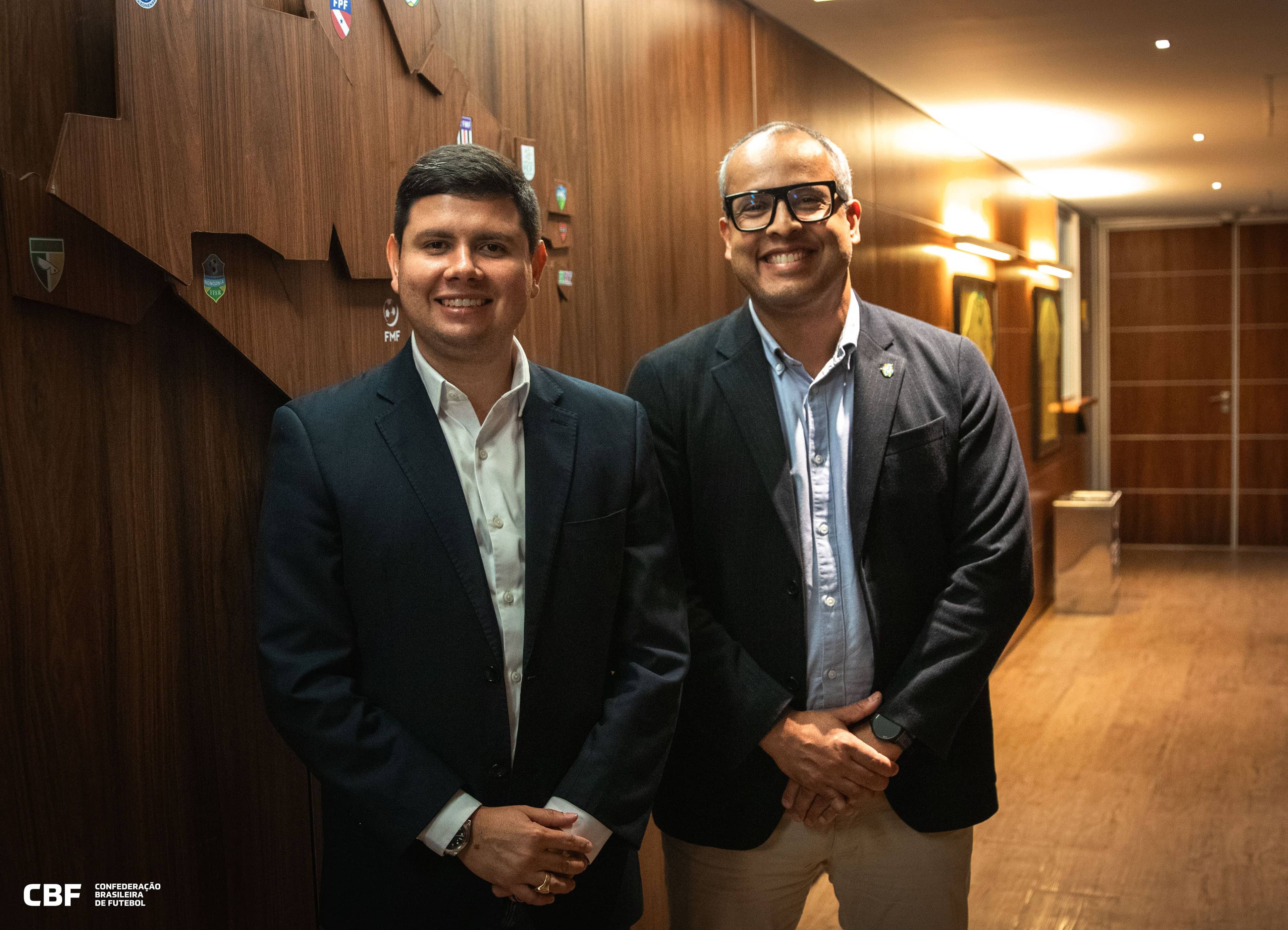 Netto Góes, vice-presidente da FAF, ao lado de Ricardo Leão, gerente de desenvolvimento da CBF