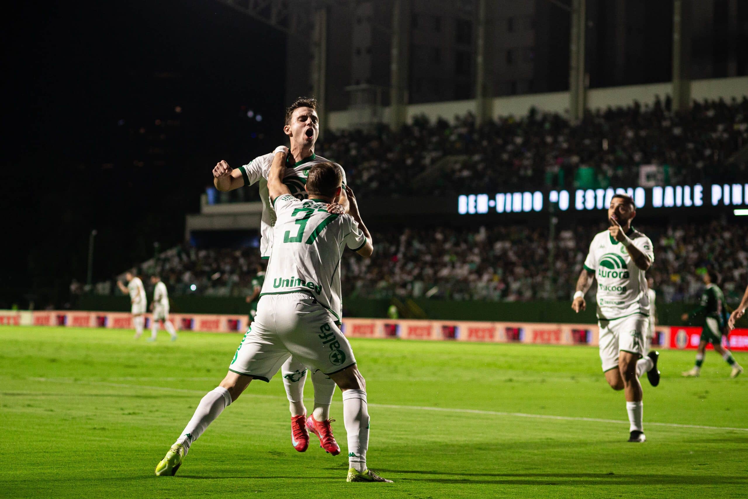 Chapecoense venceu o Goiás fora de casa e assumiu a vice-liderança