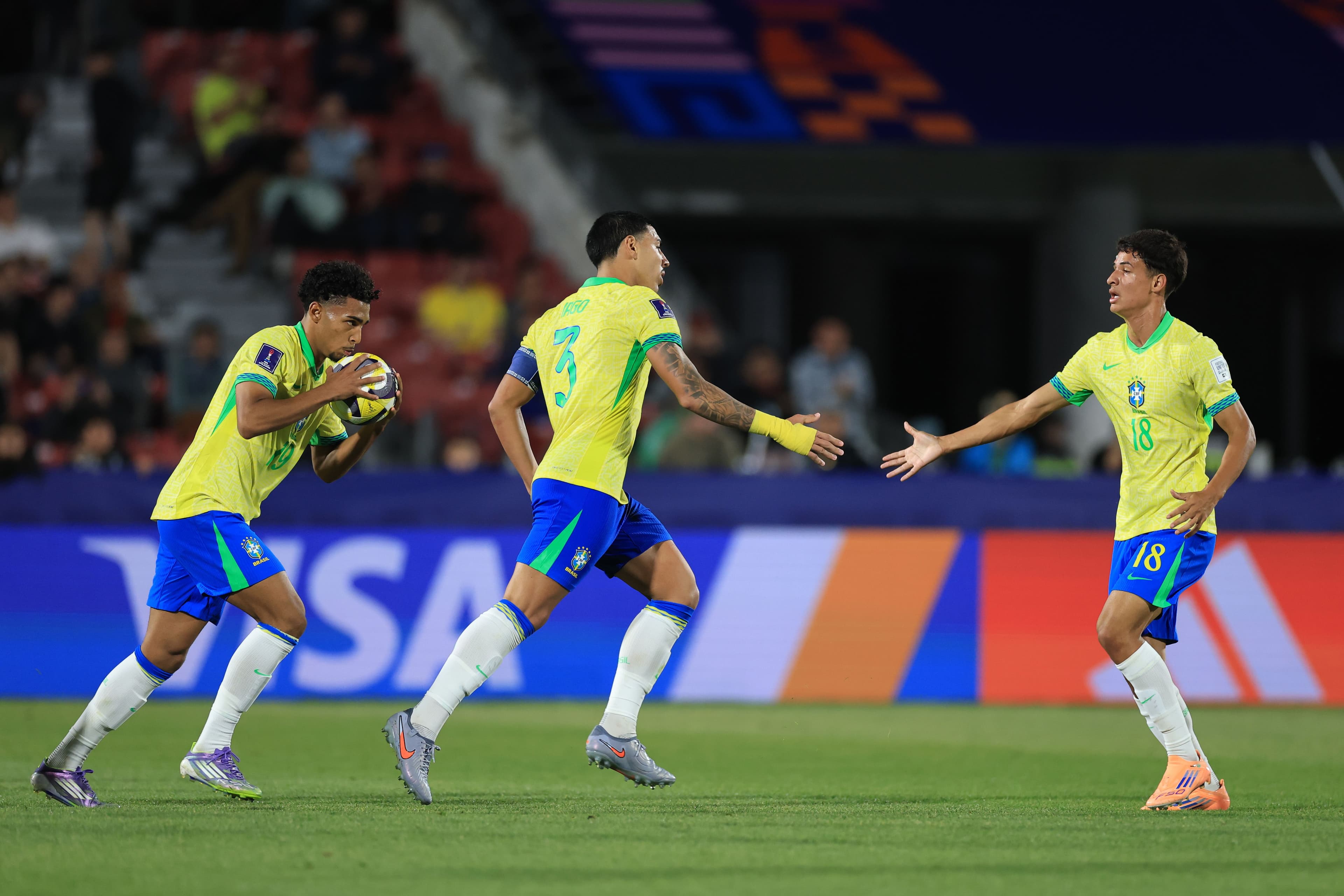 Iago (3) fez o gol da Seleção Brasileira