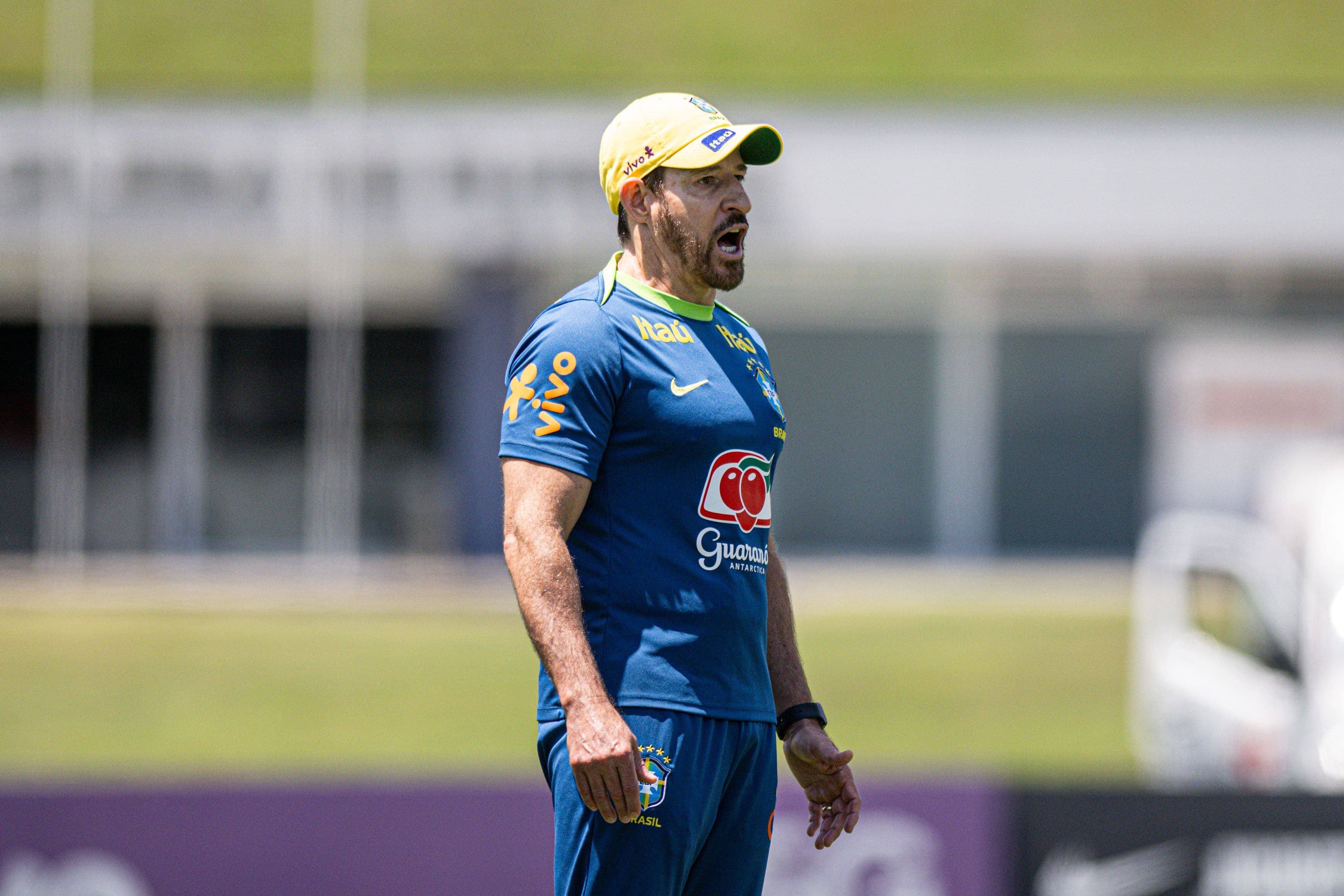 Treinador Ramon Menezes comandou a Seleção Sub-20 na goleada por 6 a 0 sobre o Fluminense