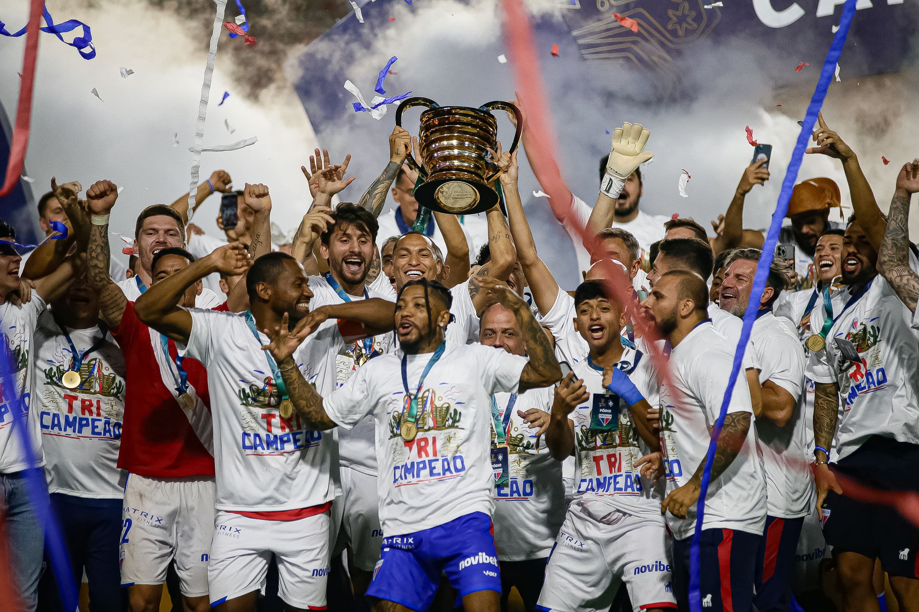 Jogadores do Fortaleza celebram conquista da última edição da Copa do Nordeste