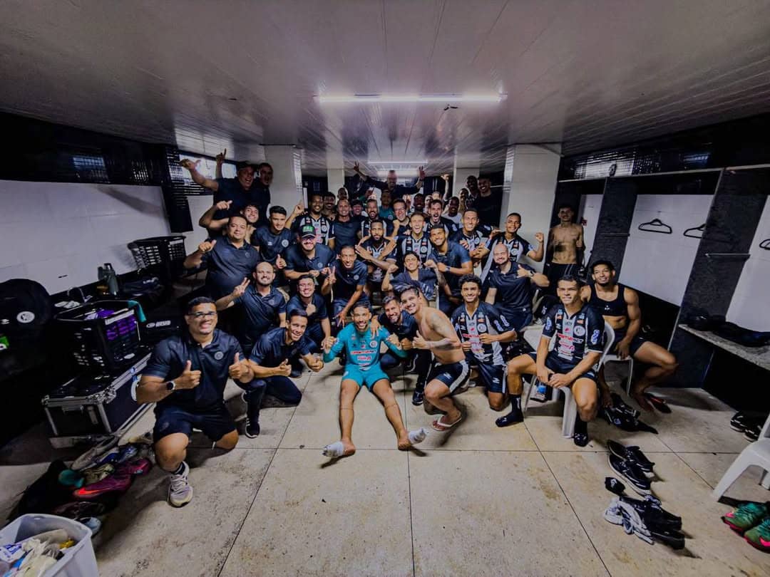 Jogadores do ASA comemoram vitória sobre o CRB